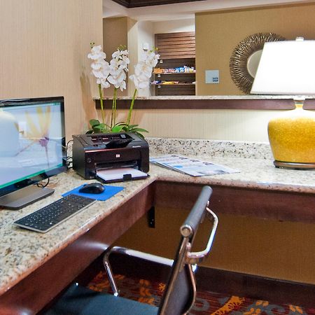 Holiday Inn Express & Suites San Antonio Frost Bank Center By Ihg Exteriör bild
