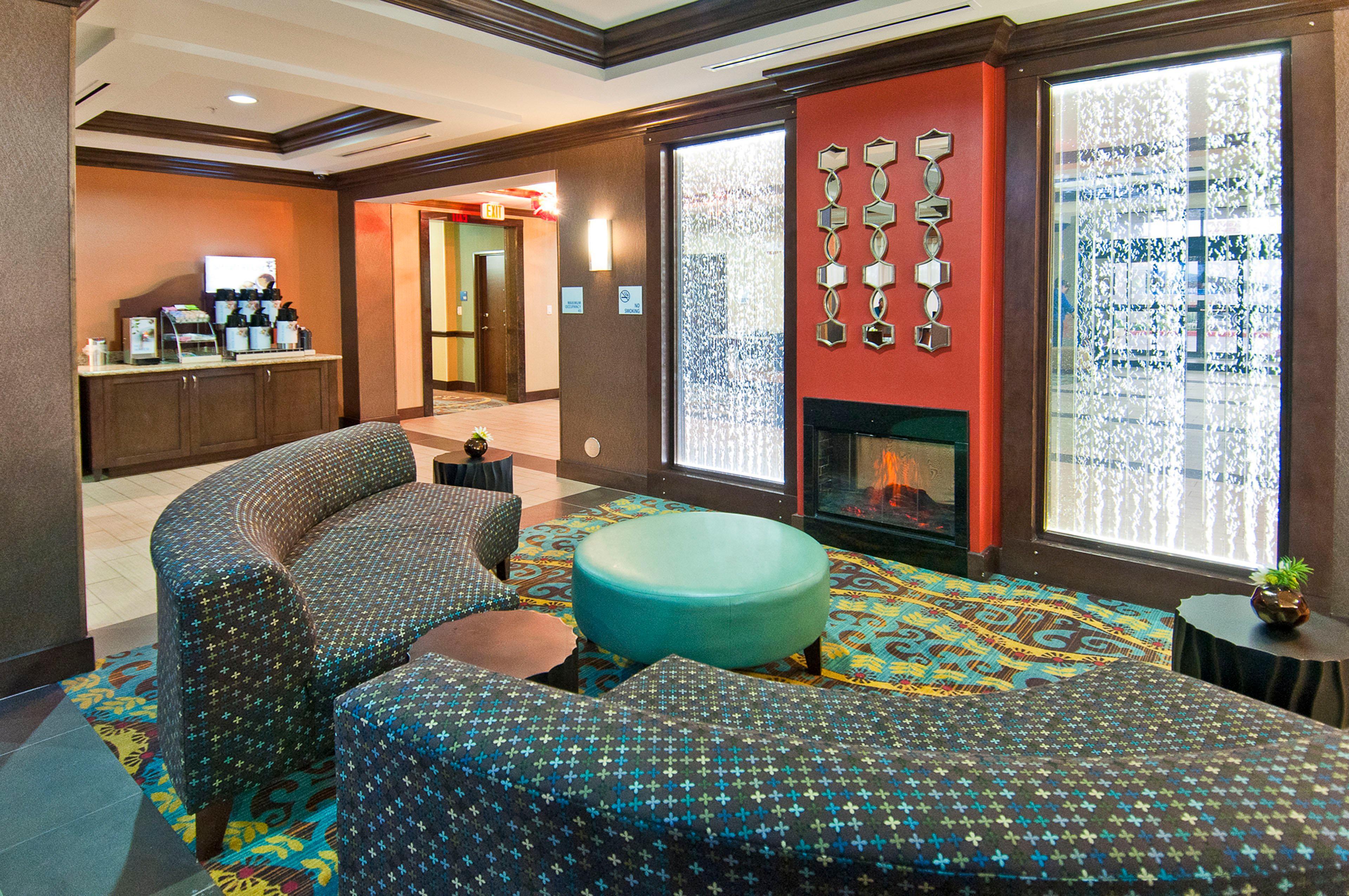 Holiday Inn Express & Suites San Antonio Frost Bank Center By Ihg Exteriör bild