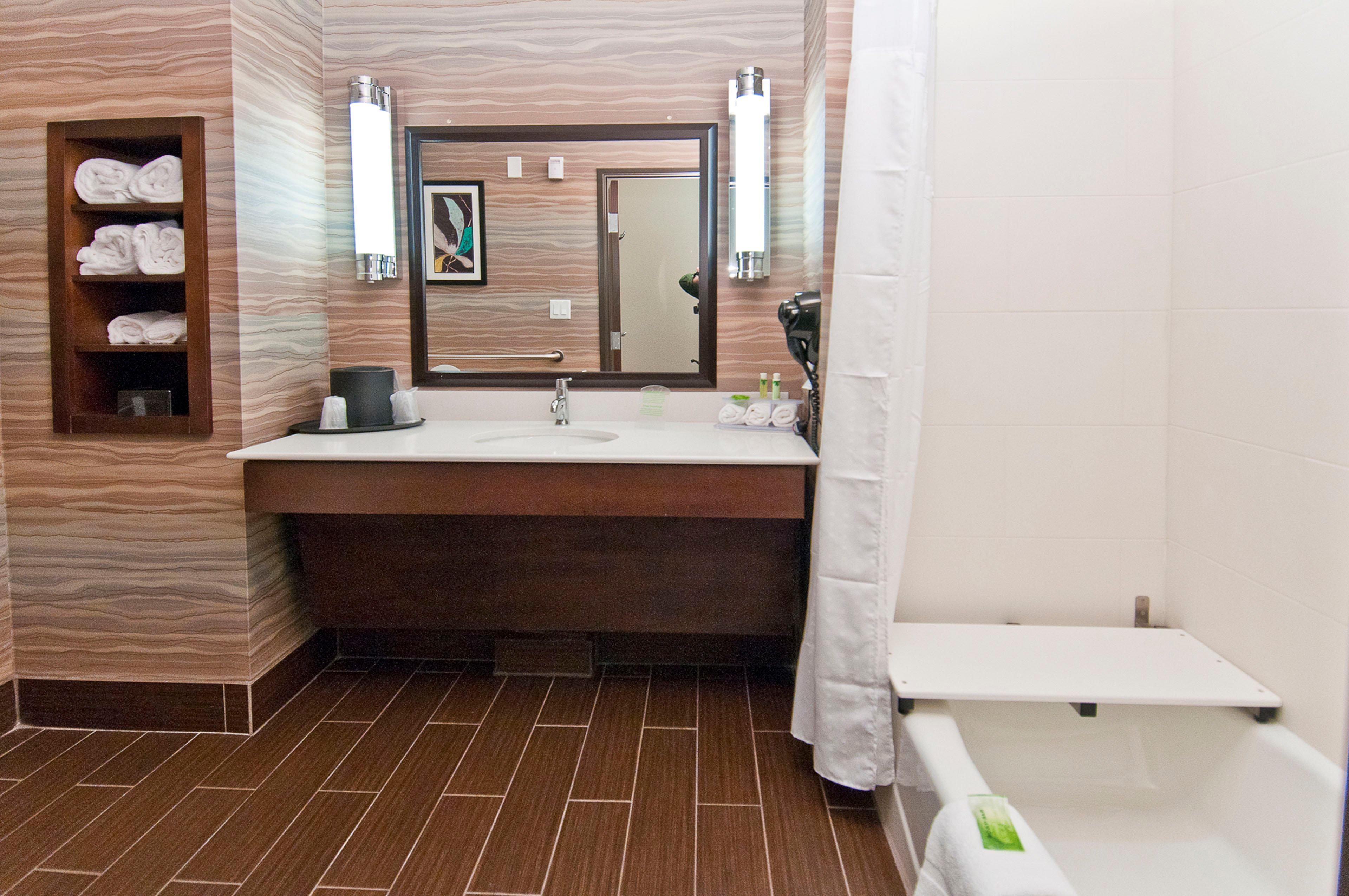 Holiday Inn Express & Suites San Antonio Frost Bank Center By Ihg Exteriör bild